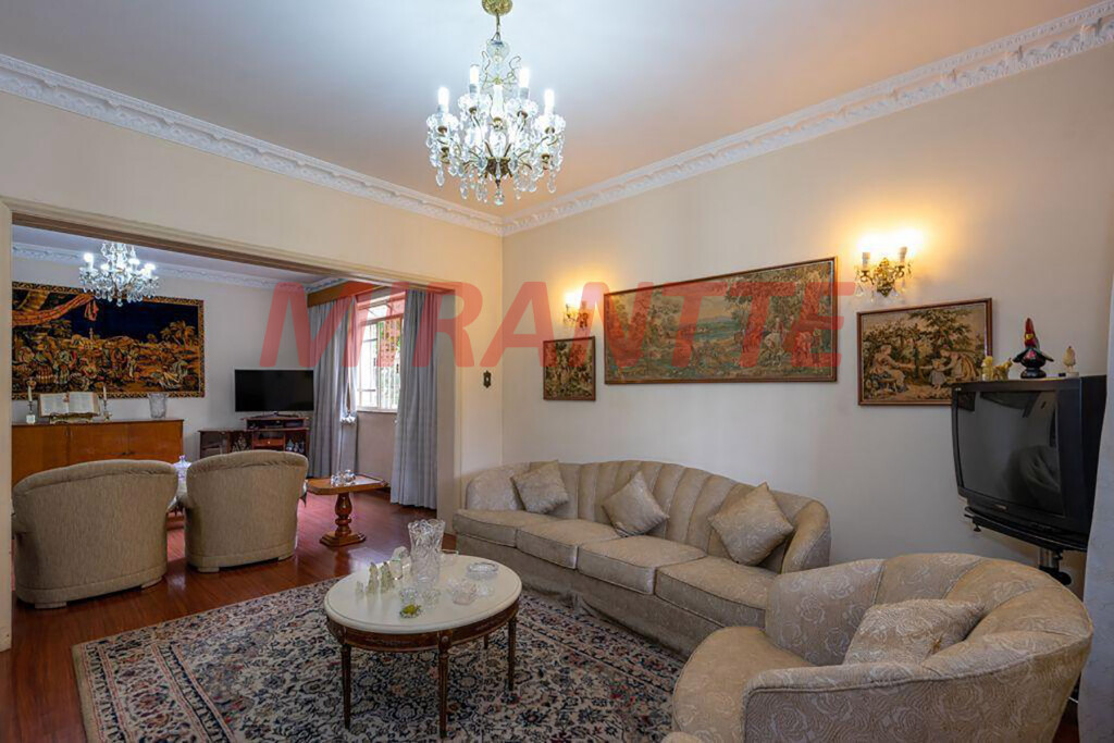 Sobrado de 220m² com 4 quartos em Santana