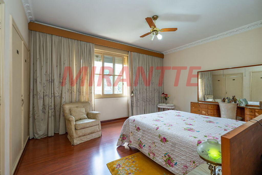 Sobrado de 220m² com 4 quartos em Santana