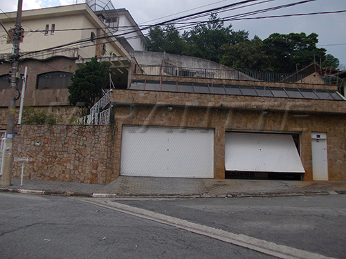 Sobrado com 3 quartos em Jardim Guapíra