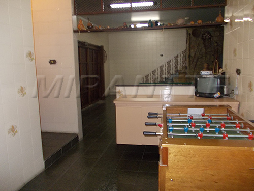 Sobrado com 3 quartos em Jardim Guapíra