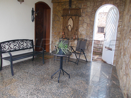 Sobrado com 3 quartos em Jardim Guapíra