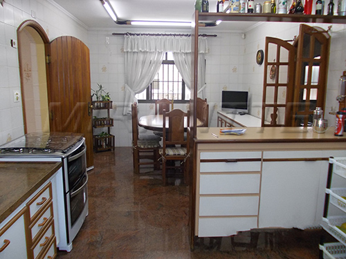 Sobrado com 3 quartos em Jardim Guapíra
