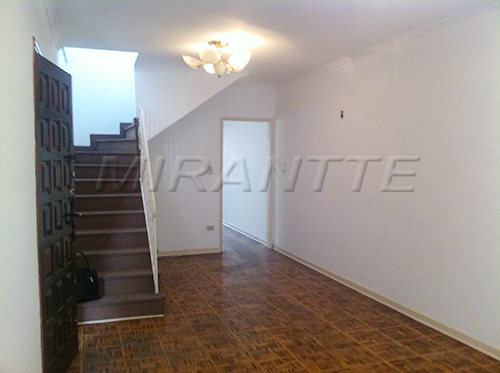 Sobrado de 210m² com 3 quartos em Santana