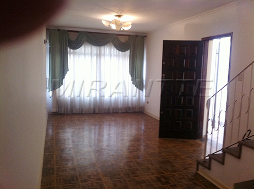 Sobrado de 210m² com 3 quartos em Santana
