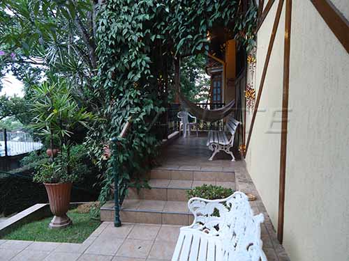 Casa terrea com 5 quartos em Horto Florestal