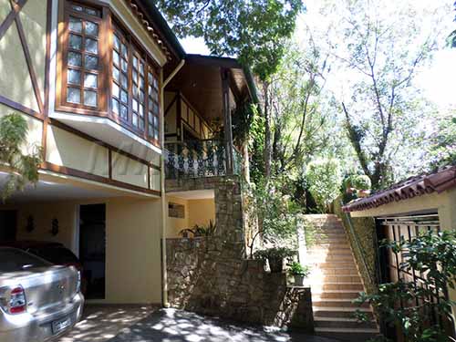 Casa terrea com 5 quartos em Horto Florestal