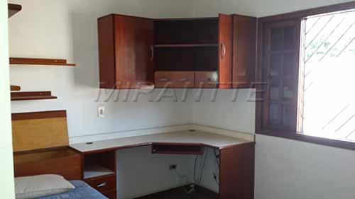 Sobrado de 144m² com 3 quartos em Jardim Bibi