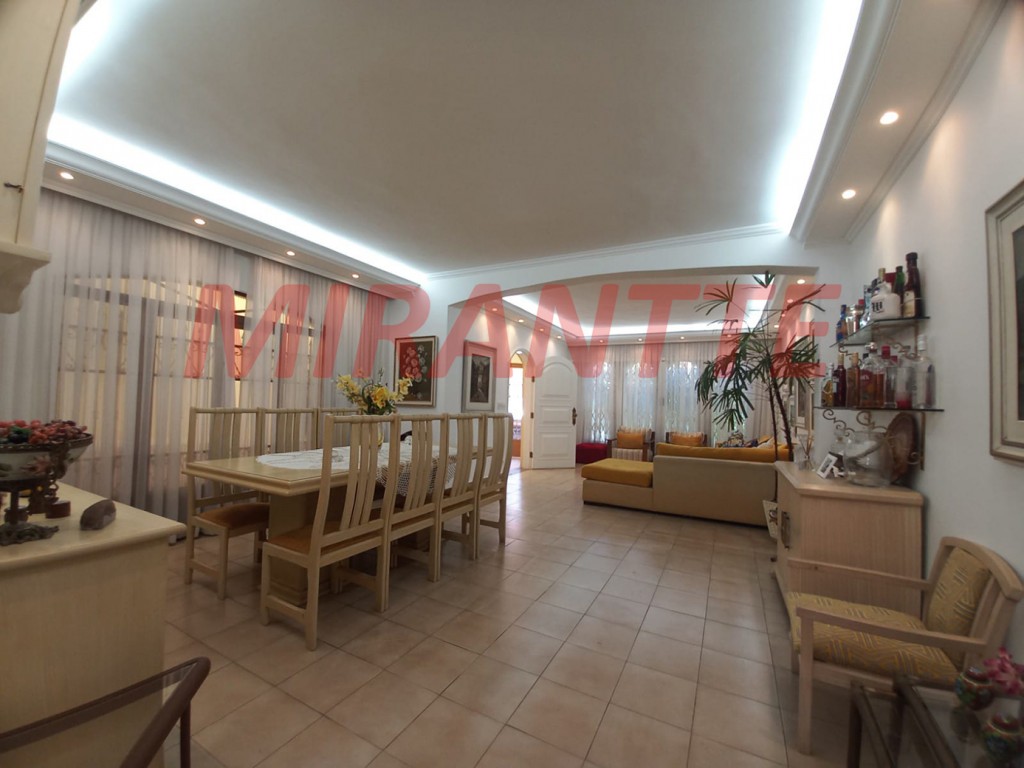 Sobrado de 290m² com 3 quartos em Tremembe