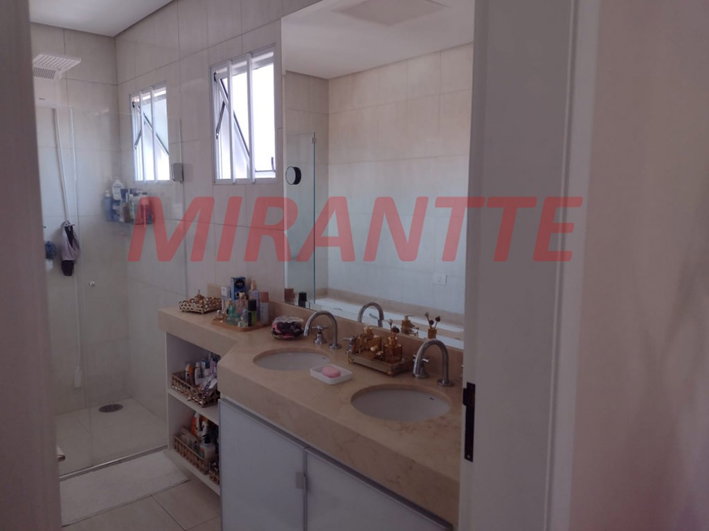 Sobrado de 222m² com 3 quartos em Santana