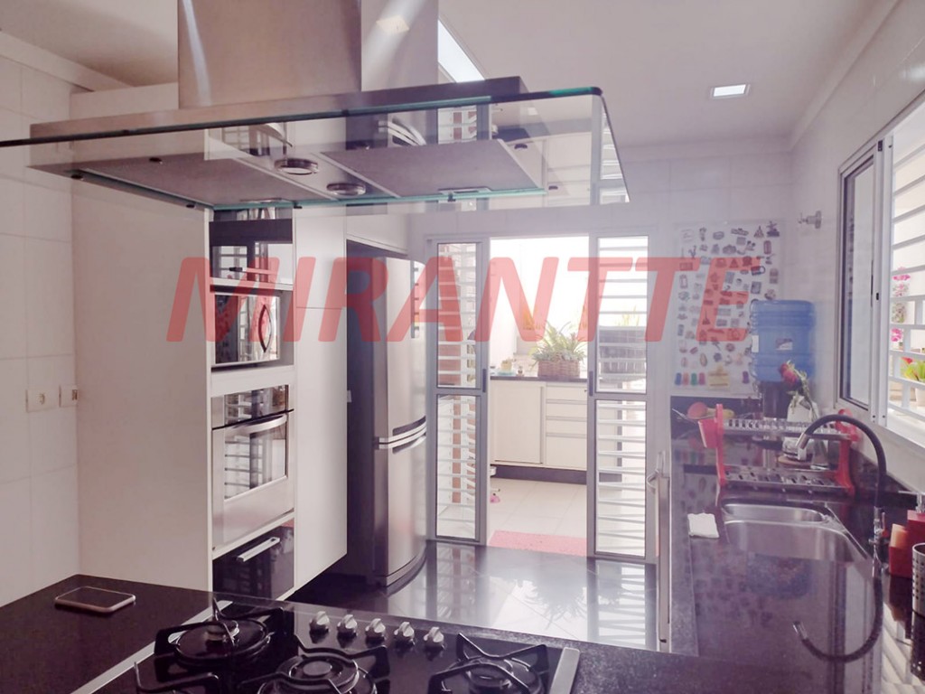 Sobrado de 222m² com 3 quartos em Santana