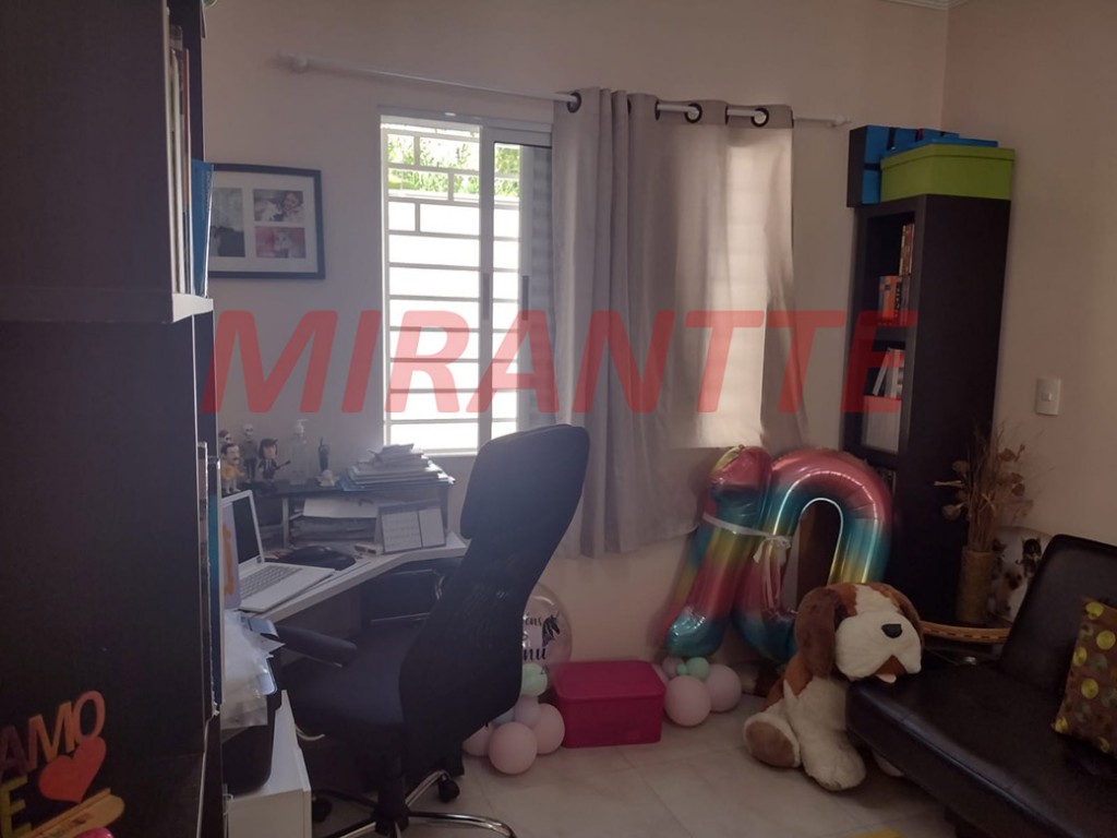 Sobrado de 222m² com 3 quartos em Santana