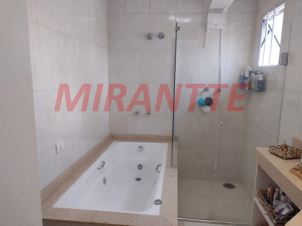 Sobrado de 222m² com 3 quartos em Santana