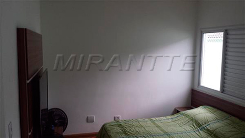 Cond. fechado com 3 quartos em Vila Mazzei