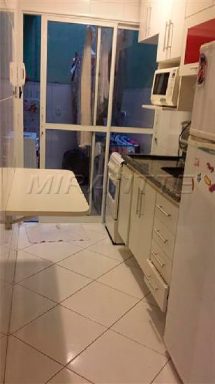 Cond. fechado com 3 quartos em Vila Mazzei