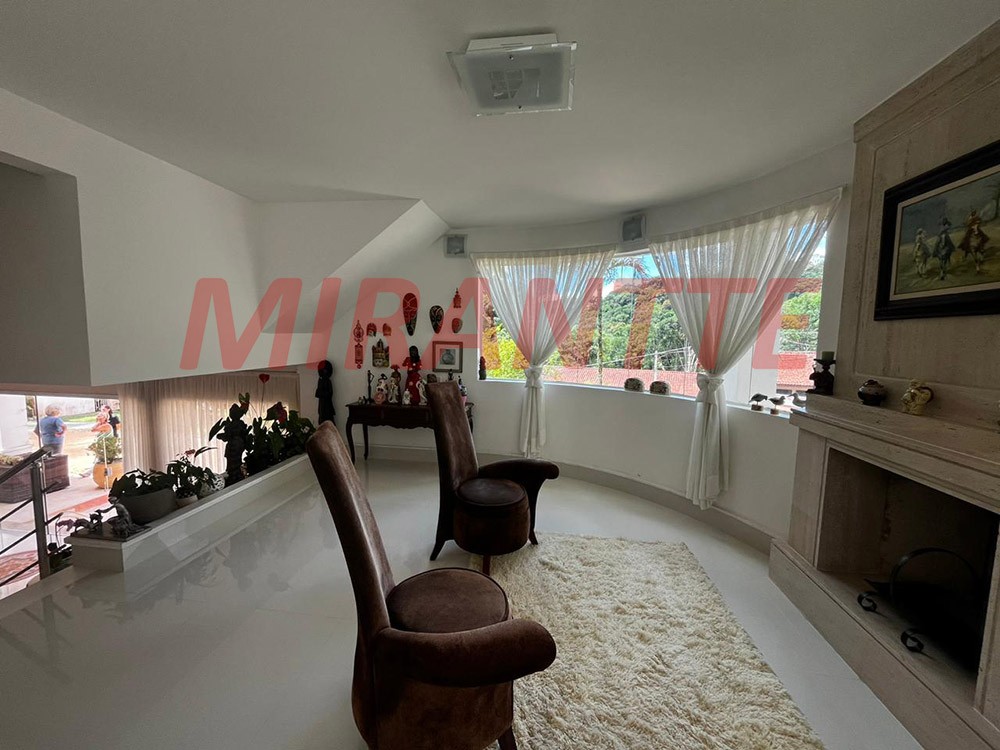 Sobrado de 870m² com 4 quartos em Serra da Cantareira