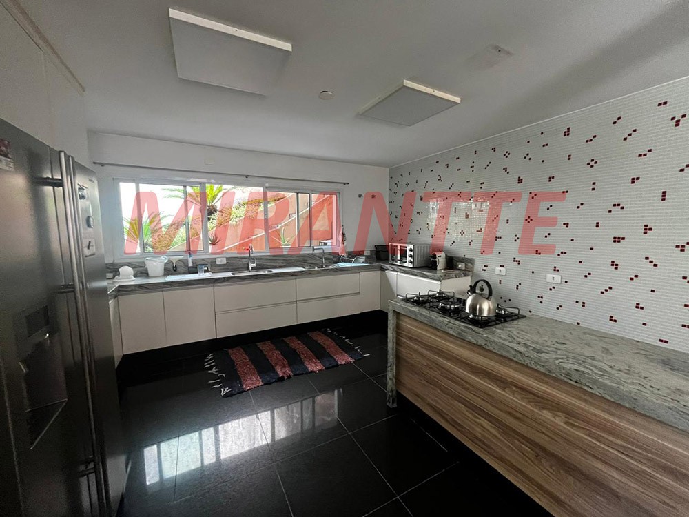 Sobrado de 870m² com 4 quartos em Serra da Cantareira