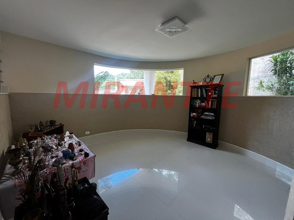 Sobrado de 870m² com 4 quartos em Serra da Cantareira