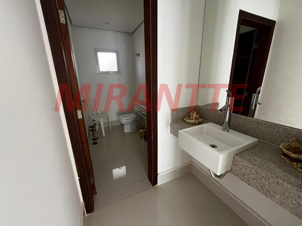 Sobrado de 870m² com 4 quartos em Serra da Cantareira