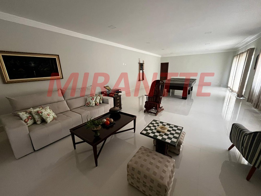 Sobrado de 870m² com 4 quartos em Serra da Cantareira