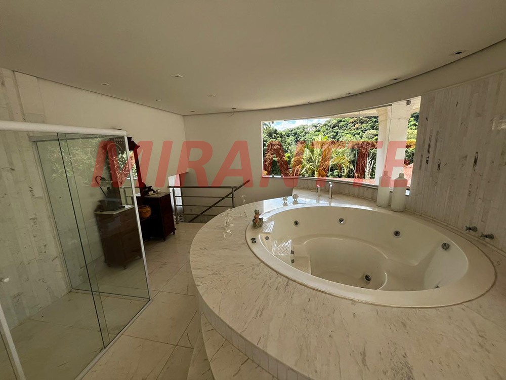 Sobrado de 870m² com 4 quartos em Serra da Cantareira