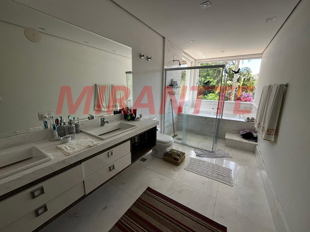 Sobrado de 870m² com 4 quartos em Serra da Cantareira