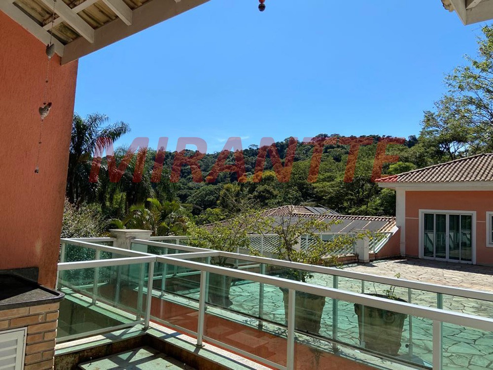 Sobrado de 870m² com 4 quartos em Serra da Cantareira