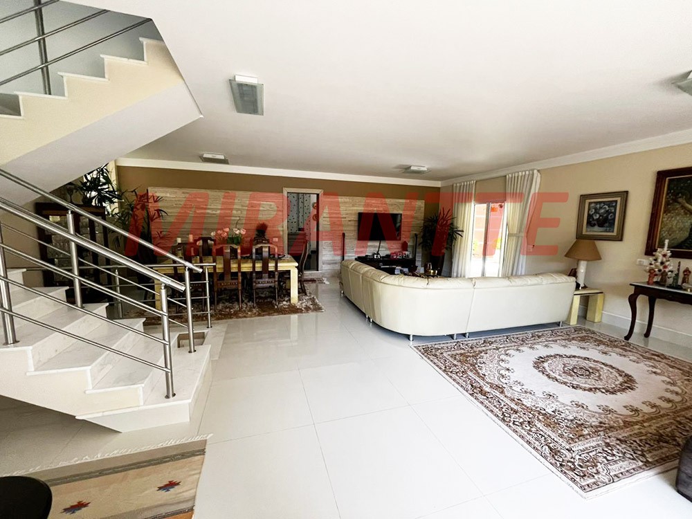 Sobrado de 870m² com 4 quartos em Serra da Cantareira