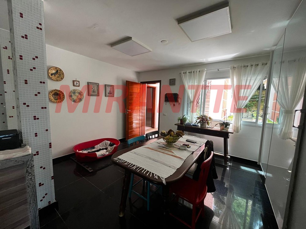Sobrado de 870m² com 4 quartos em Serra da Cantareira