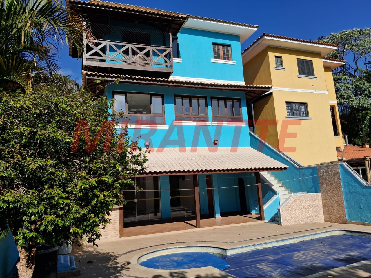 Cond. fechado de 300m² com 6 quartos em Pedra Branca
