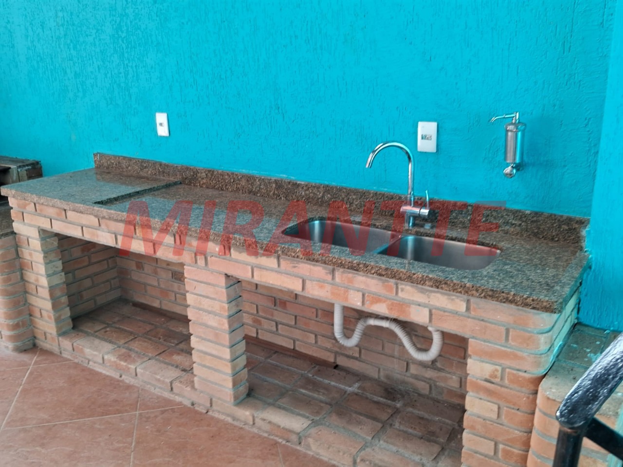 Cond. fechado de 300m² com 6 quartos em Pedra Branca