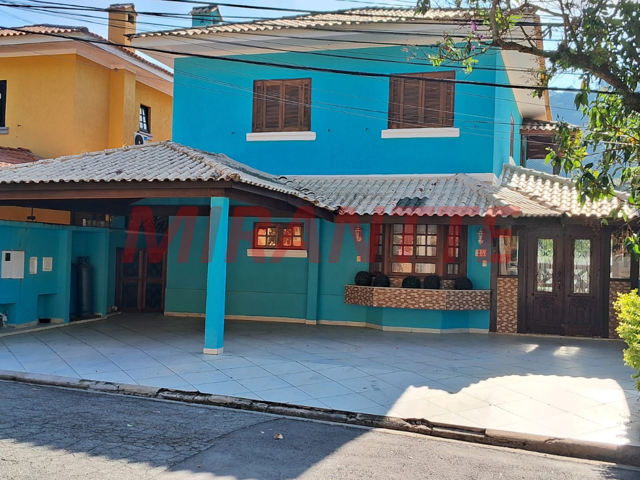 Cond. fechado de 300m² com 6 quartos em Pedra Branca