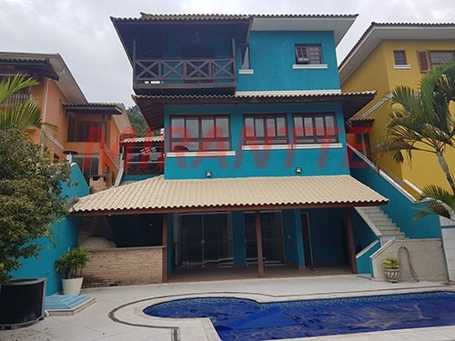 Cond. fechado de 300m² com 6 quartos em Pedra Branca