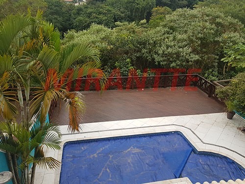 Cond. fechado de 300m² com 6 quartos em Pedra Branca