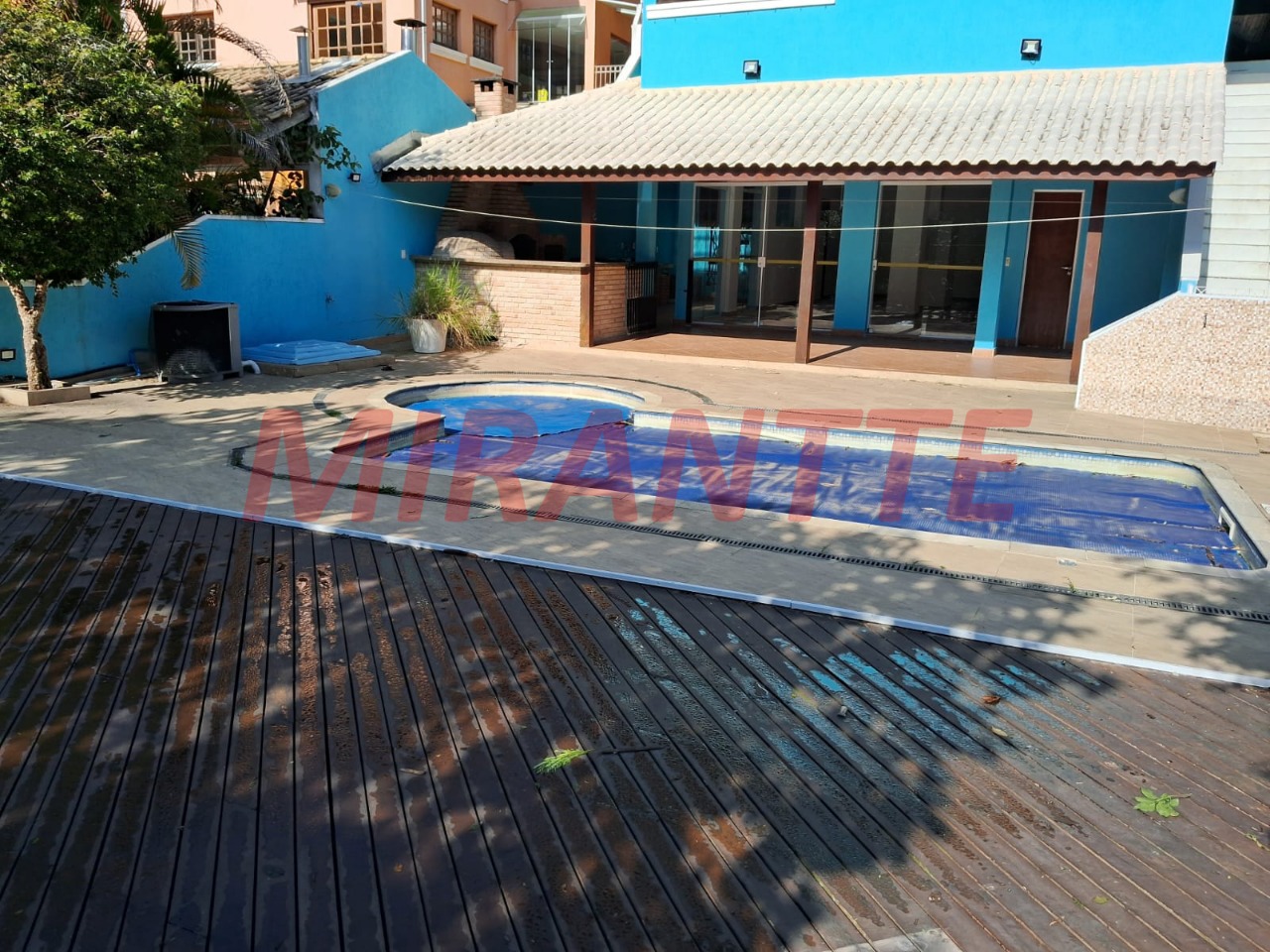 Cond. fechado de 300m² com 6 quartos em Pedra Branca