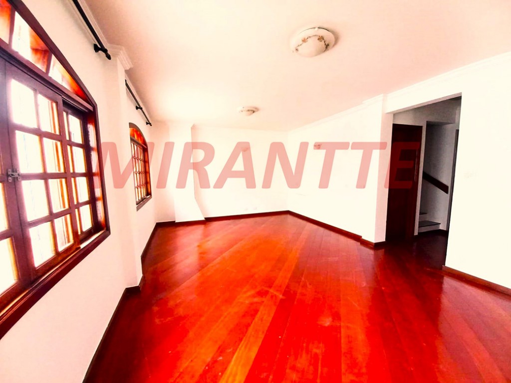 Sobrado de 262m² com 3 quartos em Vila Mazzei