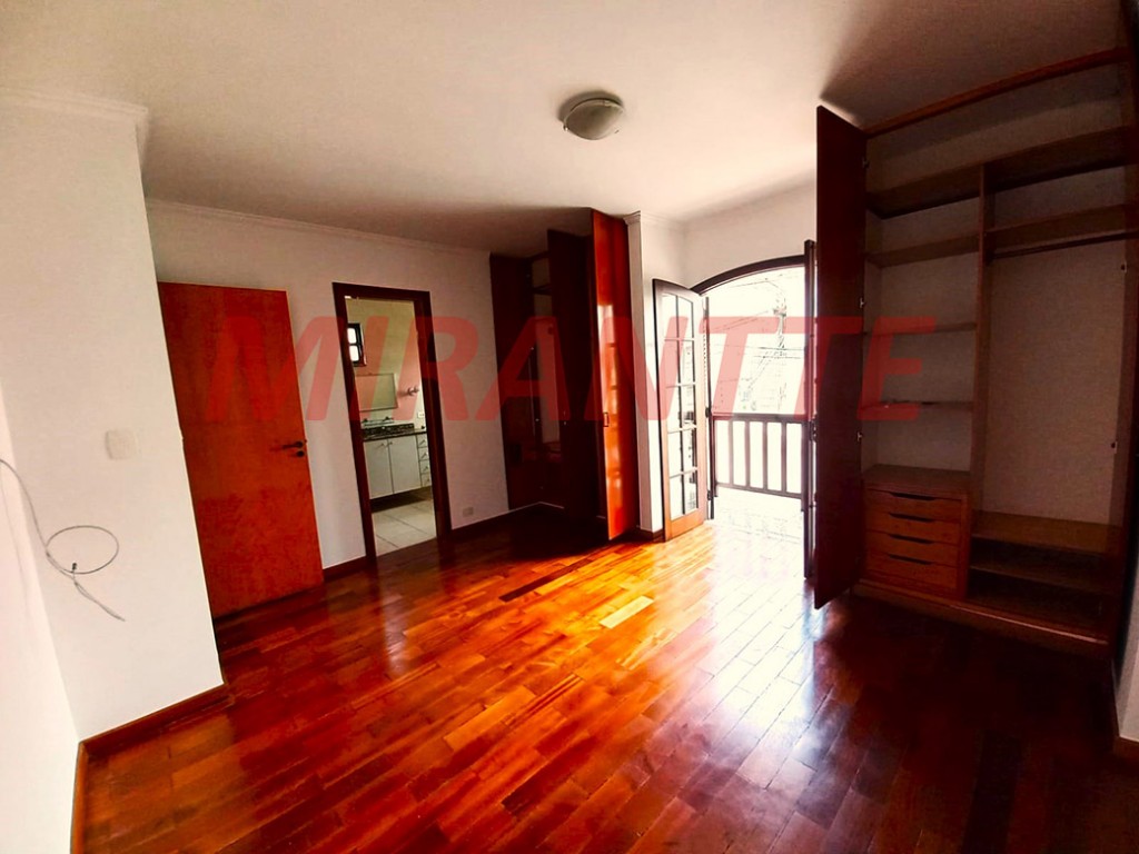 Sobrado de 262m² com 3 quartos em Vila Mazzei