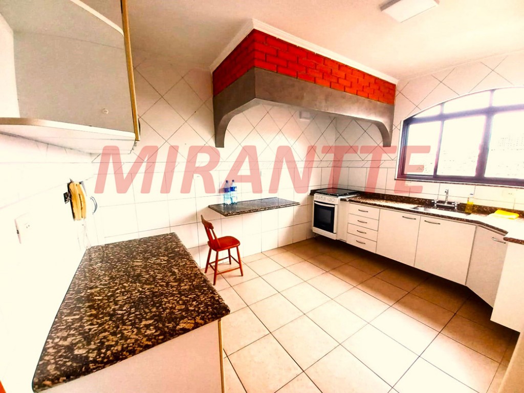 Sobrado de 262m² com 3 quartos em Vila Mazzei