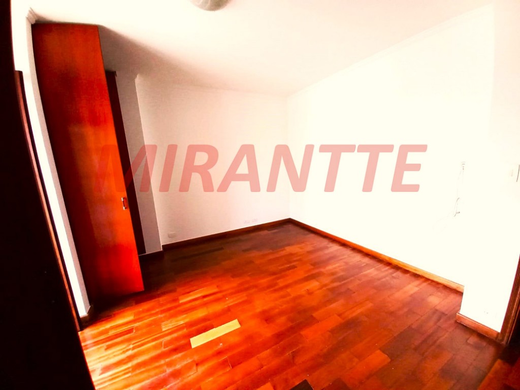 Sobrado de 262m² com 3 quartos em Vila Mazzei