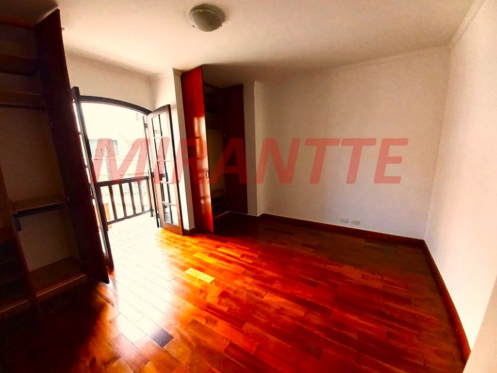 Sobrado de 262m² com 3 quartos em Vila Mazzei