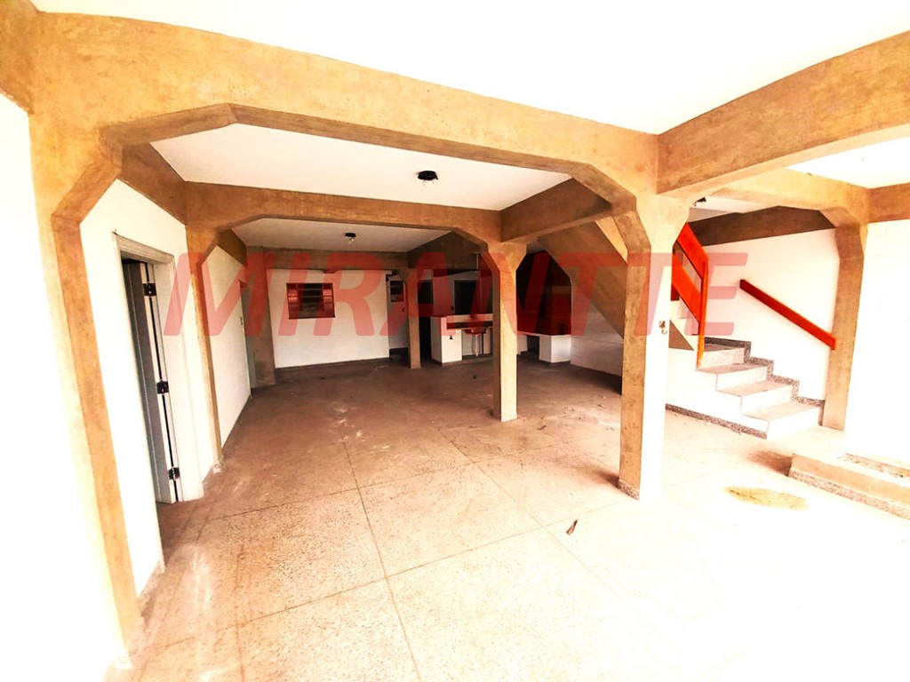 Sobrado de 262m² com 3 quartos em Vila Mazzei