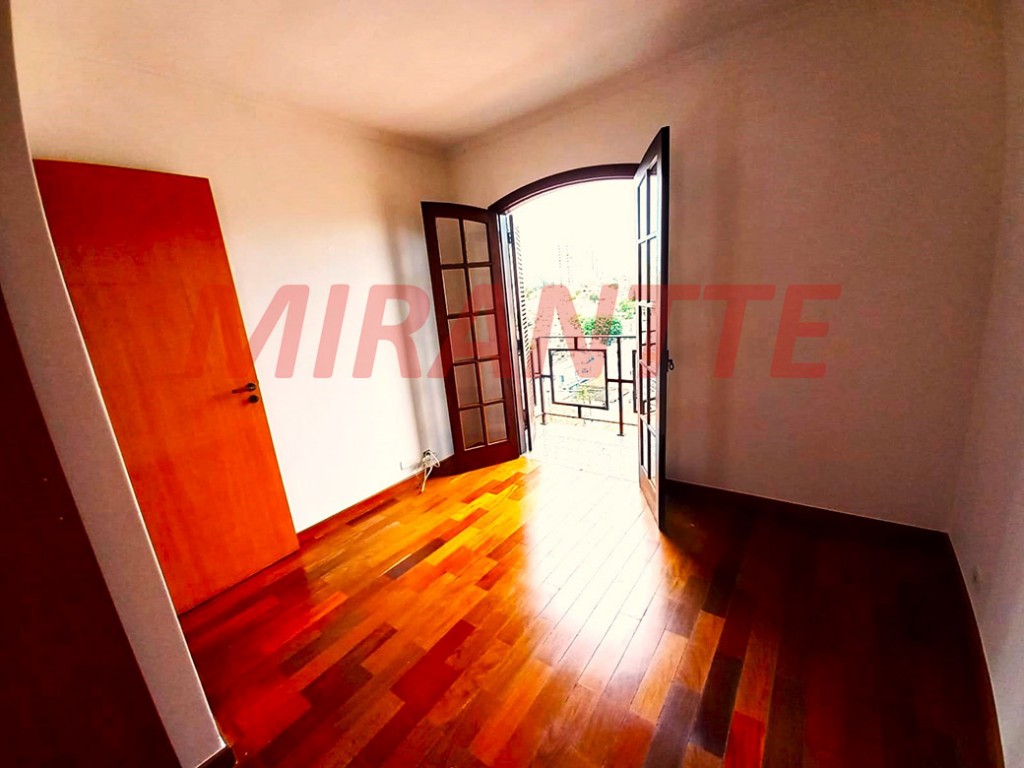 Sobrado de 262m² com 3 quartos em Vila Mazzei