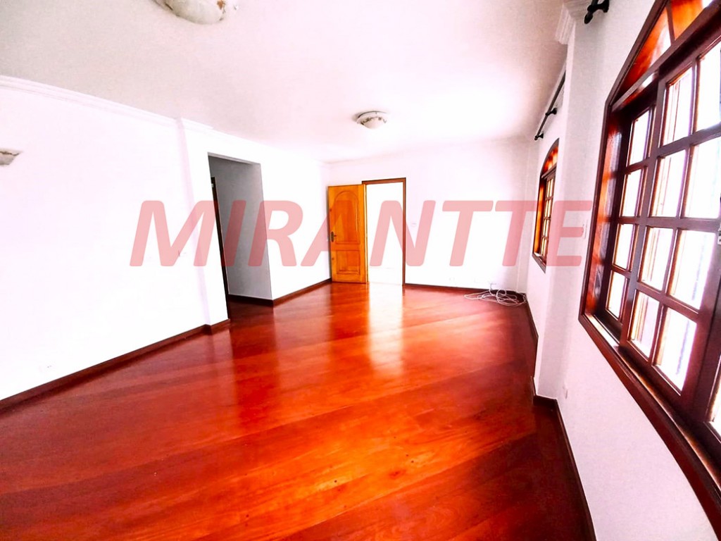 Sobrado de 262m² com 3 quartos em Vila Mazzei