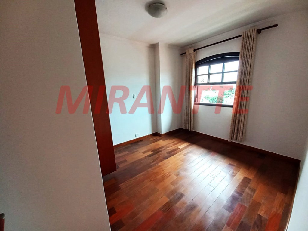 Sobrado de 262m² com 3 quartos em Vila Mazzei