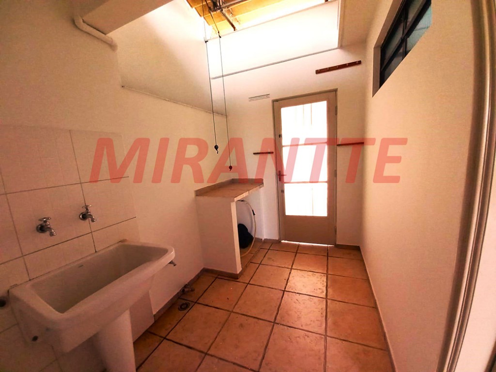 Sobrado de 262m² com 3 quartos em Vila Mazzei