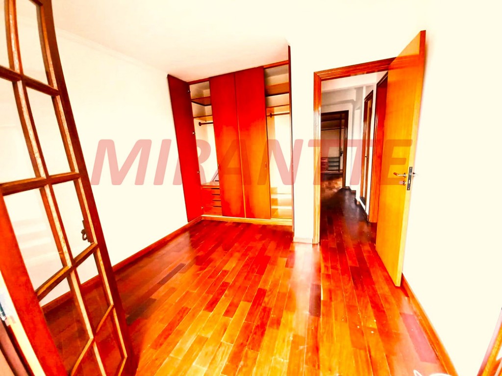 Sobrado de 262m² com 3 quartos em Vila Mazzei