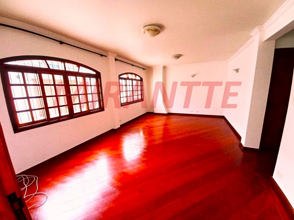 Sobrado de 262m² com 3 quartos em Vila Mazzei