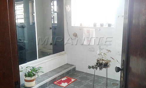 Sobrado de 395m² com 6 quartos em Tremembe