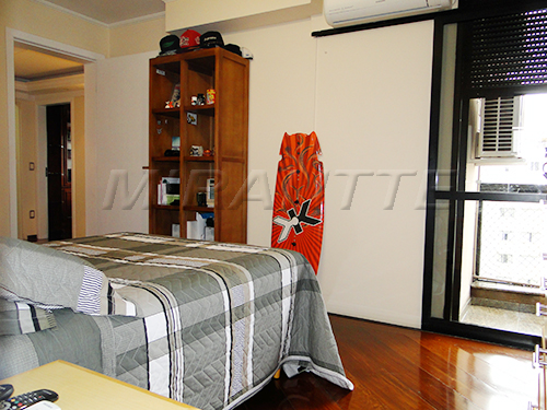 Apartamento de 210m² com 4 quartos em Água Fria