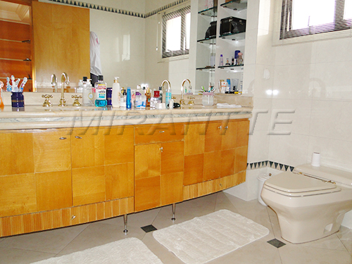 Apartamento de 210m² com 4 quartos em Água Fria