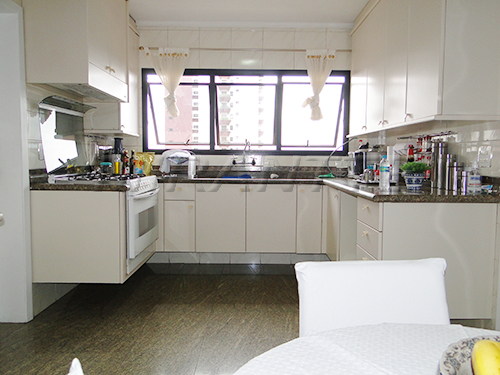 Apartamento de 210m² com 4 quartos em Água Fria